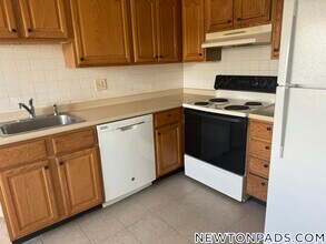 175 Adams St in Newton, MA - Building Photo - Building Photo
