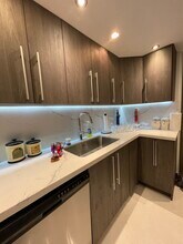 905 Brickell Bay Dr in Miami, FL - Building Photo - Building Photo