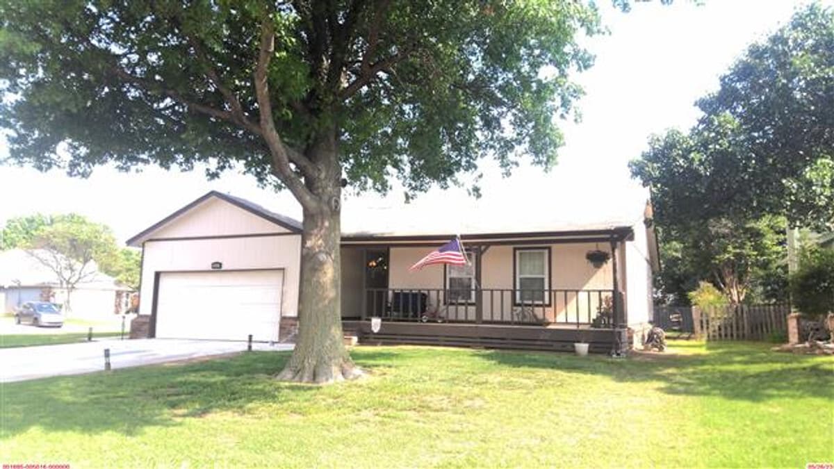19807 E 37th St S in Broken Arrow, OK - Building Photo