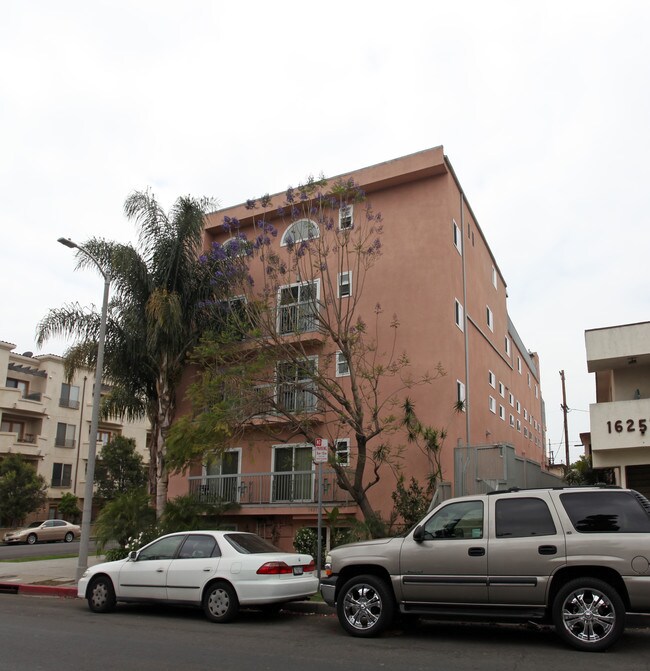 11601-11611 Idaho Ave in Los Angeles, CA - Building Photo - Building Photo