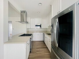 1250 Manhattan Beach Blvd in Manhattan Beach, CA - Building Photo