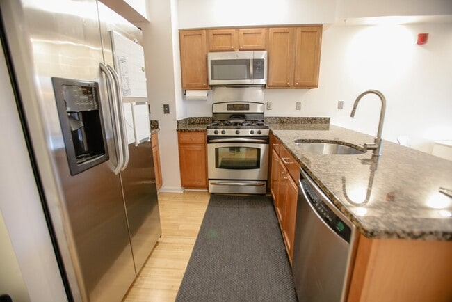 7915 Eastern Ave, Unit 314 in Silver Spring, MD - Foto de edificio - Building Photo