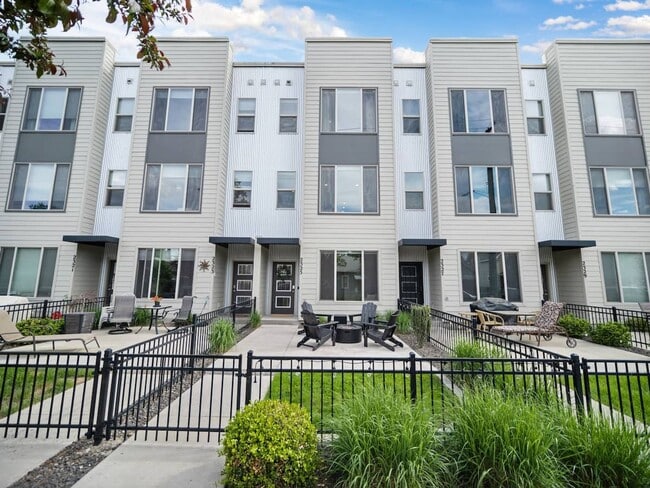 property at 2325 W Bridge Ave