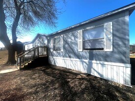 69 D St in Converse, TX - Building Photo