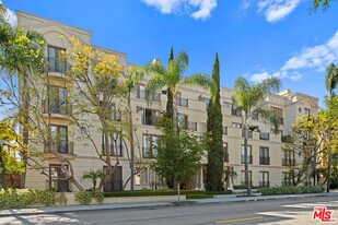 137 S Spalding Dr in Beverly Hills, CA - Building Photo