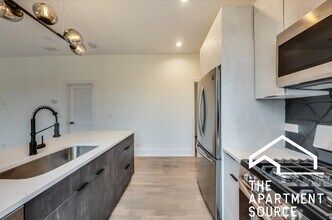 2553 W Hirsch St, Unit 2C in Chicago, IL - Building Photo - Building Photo