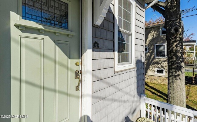 8 Central Avenue in Port Monmouth, NJ - Foto de edificio - Building Photo