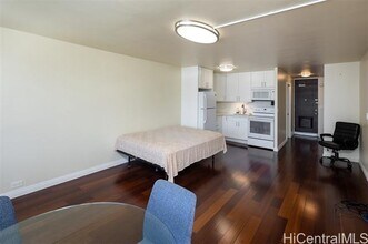 747 Amana St in Honolulu, HI - Building Photo - Building Photo