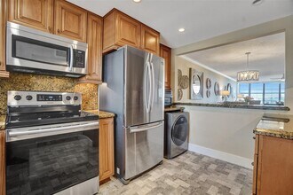 3051 NE 48th St, Unit 509 in Fort Lauderdale, FL - Foto de edificio - Building Photo