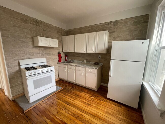 136 Myrtle Ave, Unit 2