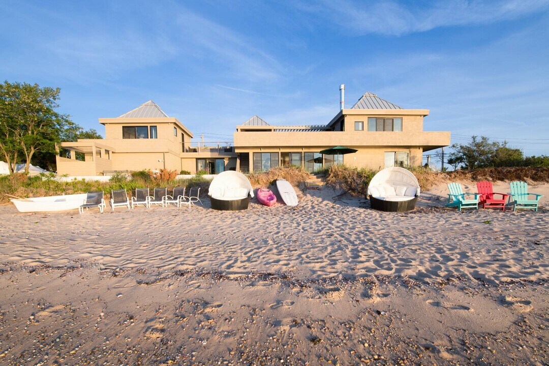 383 Cranberry Hole Rd in Amagansett, NY - Building Photo