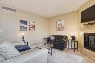 6651 N Campbell Ave in Tucson, AZ - Building Photo - Building Photo