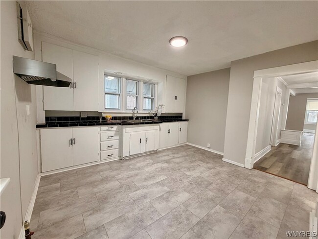 35 Dorris Ave in Buffalo, NY - Building Photo - Building Photo