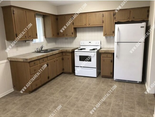 110 Brookside Dr in Paola, KS - Building Photo - Building Photo