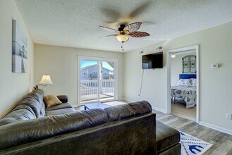 237 Sea Shore Dr in North Topsail Beach, NC - Building Photo - Building Photo