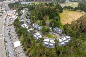 301-398 Innisfree Dr in Daly City, CA - Foto de edificio - Building Photo