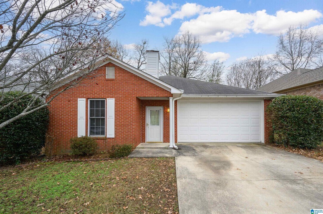 1525 Jacobs Cir in Vestavia Hills, AL - Building Photo