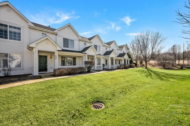 628 Lincoln Station Dr in Oswego, IL - Foto de edificio - Building Photo
