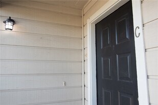 1902 Woodsman Dr in College Station, TX - Building Photo