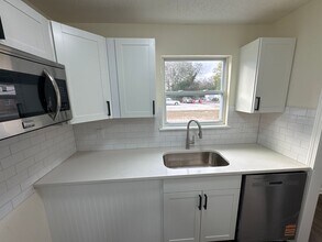 4082 Forest Ave W in Macon, GA - Foto de edificio - Building Photo