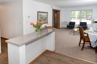 Briarcliff Apartments, a 55+ Community in Mahtomedi, MN - Building Photo - Building Photo