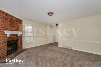 3926 Oak Branch Cir W in Memphis, TN - Foto de edificio - Building Photo