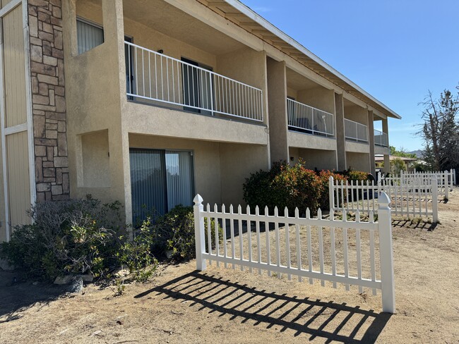 16383 Quantico Rd, Unit 0 in Apple Valley, CA - Building Photo - Building Photo