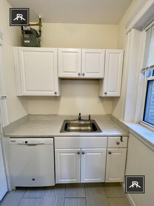 1639 Commonwealth Ave in Boston, MA - Building Photo