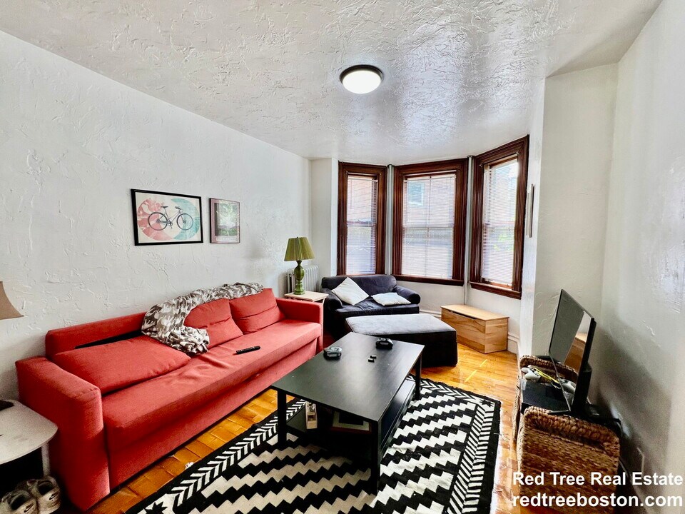 4 Adella Pl in Boston, MA - Building Photo