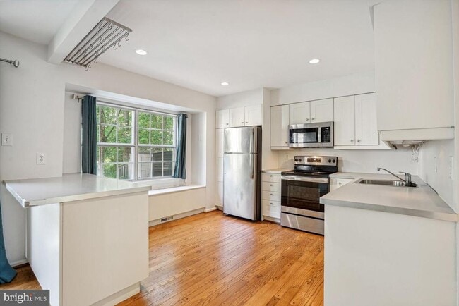 9909 Hemlock Woods Ln in Burke, VA - Building Photo - Building Photo