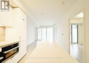 15 Queens Quay E in Toronto, ON - Building Photo - Building Photo