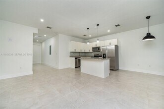 13353 SW 250th Terrace in Princeton, FL - Building Photo - Building Photo