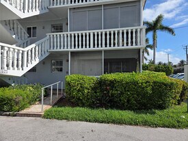 1971 SE 5th Ct in Pompano Beach, FL - Building Photo