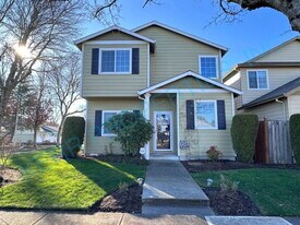 20598 NE Shore View Dr in Fairview, OR - Building Photo