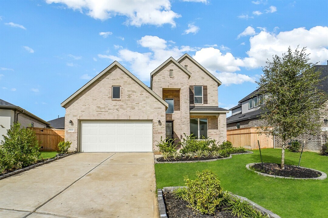 31222 Anna Mdws Dr in Fulshear, TX - Building Photo