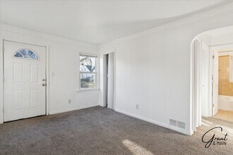 18997 Kingsville St in Harper Woods, MI - Building Photo - Building Photo