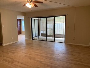 7821 Niagara Ave in Tampa, FL - Building Photo - Building Photo
