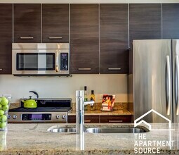 910 W Huron St in Chicago, IL - Building Photo - Building Photo