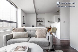 445 E Ohio St in Chicago, IL - Building Photo