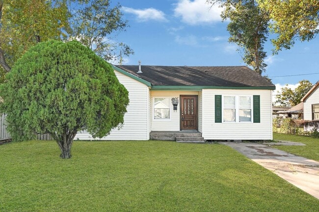 property at 5518 Sweetbriar St