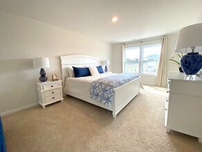 124 Creekview Rd in Hendersonville, NC - Foto de edificio - Building Photo