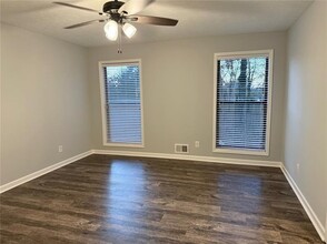 2707 Hawk Dr NE in Marietta, GA - Building Photo - Building Photo