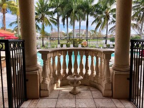 4151 San Marino Blvd-Unit -308 in West Palm Beach, FL - Foto de edificio - Building Photo