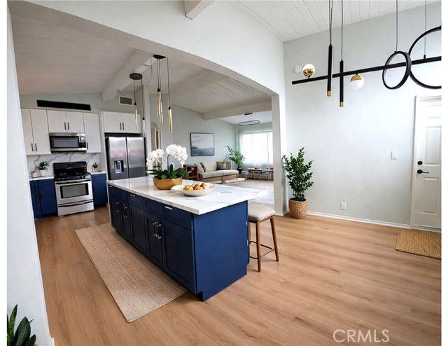 22027 Viscanio Rd in Los Angeles, CA - Building Photo - Building Photo