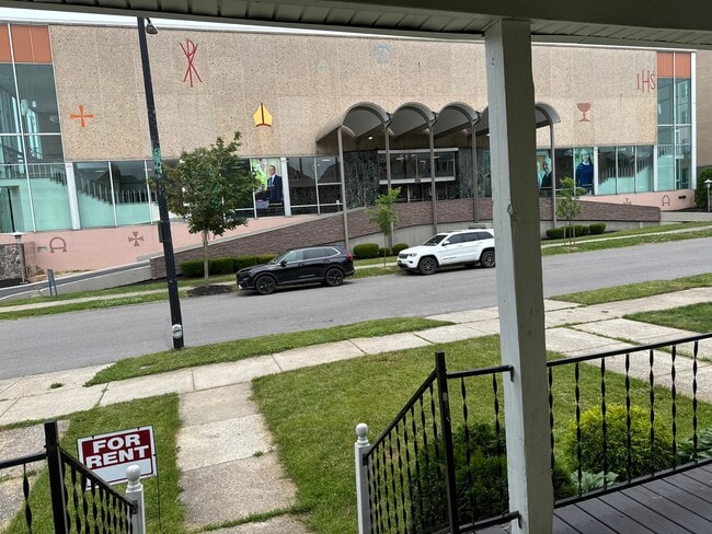 77 Hughes Ave, Unit Lower Unit