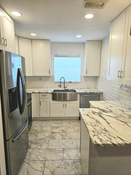 2790 Ashley Dr E in West Palm Beach, FL - Building Photo