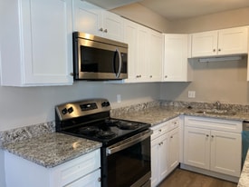 5599 Thompson Rd in De Witt, NY - Building Photo