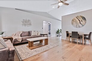 925 N Stonehenge Way, Unit SI ID1638237P in Meridian, ID - Building Photo