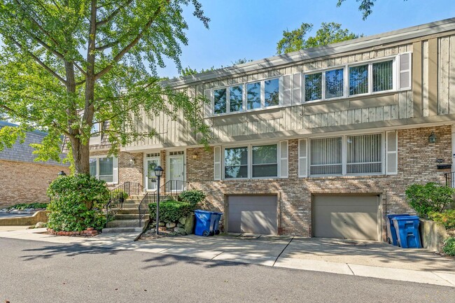 property at 1924 Wilmette Ave