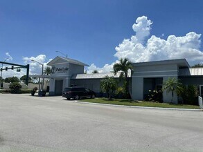 7416 44th Terrace N in West Palm Beach, FL - Building Photo - Building Photo